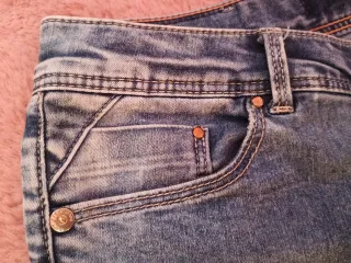 Pantalón vaquero largo ajustado