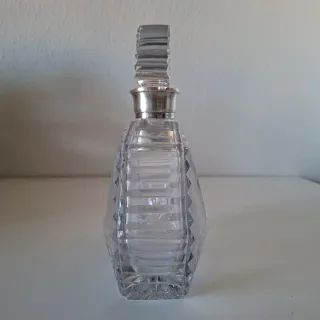 ANTIGUA LICORERA ART DECÓ CRISTAL TALLADO Y PLATA