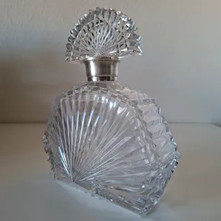 ANTIGUA LICORERA ART DECÓ CRISTAL TALLADO Y PLATA