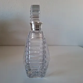 ANTIGUA LICORERA ART DECÓ CRISTAL TALLADO Y PLATA