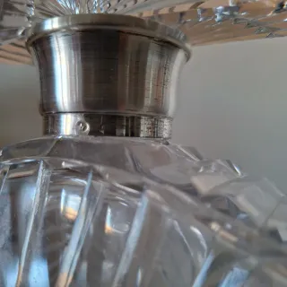 ANTIGUA LICORERA ART DECÓ CRISTAL TALLADO Y PLATA