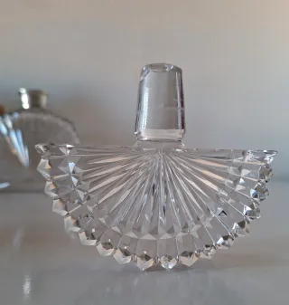 ANTIGUA LICORERA ART DECÓ CRISTAL TALLADO Y PLATA