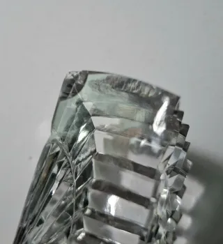 ANTIGUA LICORERA ART DECÓ CRISTAL TALLADO Y PLATA