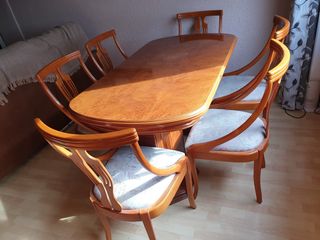 Mesa de comedor de madera