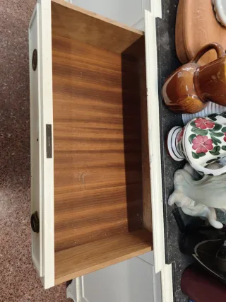 Aparador blanco y marrón