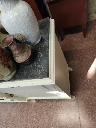 Aparador blanco y marrón