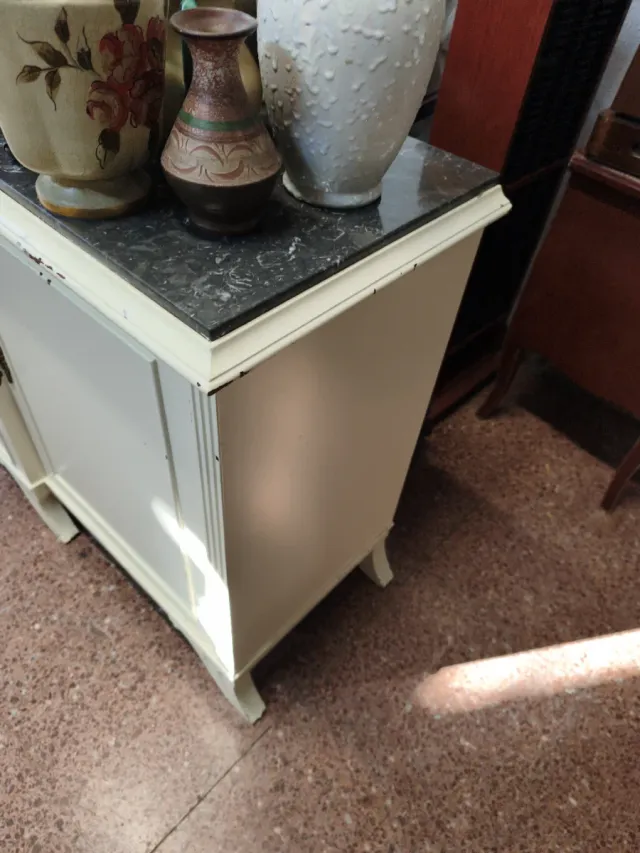 Aparador blanco y marrón