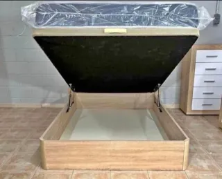 Canapés e materassi completamente nuovi in vendita