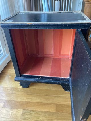 Mesilla auxiliar con diseño oriental