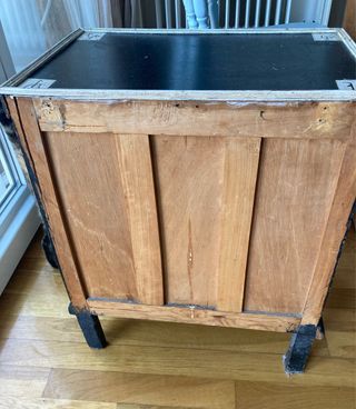 Mesilla auxiliar con diseño oriental