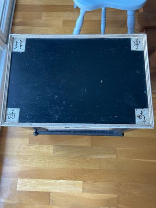 Mesilla auxiliar con diseño oriental