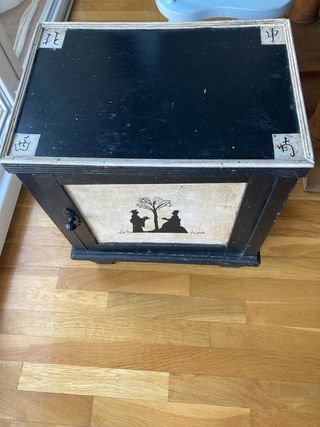 Mesilla auxiliar con diseño oriental