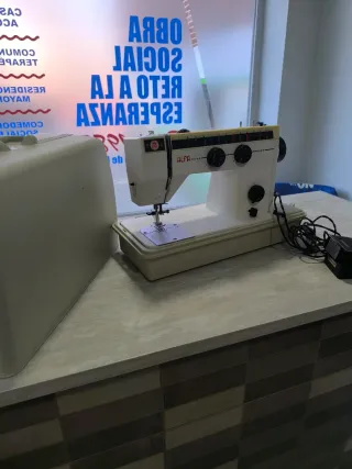 Máquina de coser ALFA