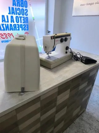 Máquina de coser ALFA