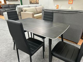 Mesa de comedor estilo mármol + 4 sillas polipiel