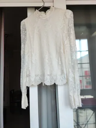 Blusa de encaje para ceremonias