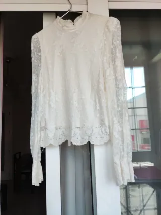 Blusa de encaje para ceremonias