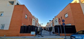 Casa adosada en alquiler en Tavernes Blanques