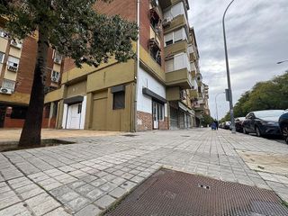 Local comercial en venta en El Juncal - Av. de la Paz en Sevilla