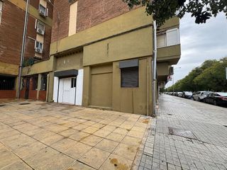 Local comercial en venta en El Juncal - Av. de la Paz en Sevilla