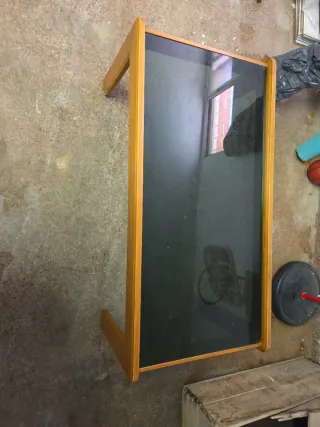 Tavolo da centro in legno e vetro