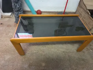 Tavolo da centro in legno e vetro