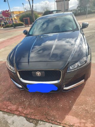 Jaguar XF automático color negro .