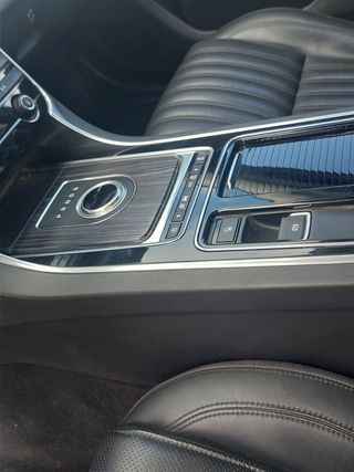 Jaguar XF automático color negro .