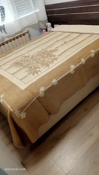 Manta Rasilan reversible beige y marrón para camas