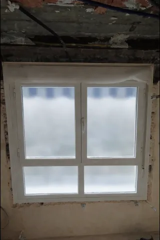 Ventana batiente con fijo inferior y doble cristal