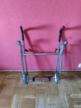 Andador Plegable Regulable con Ruedas