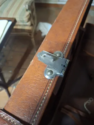 Maleta de piel vintage preciosa