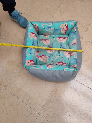 Cama para perro con estampado de flamencos
