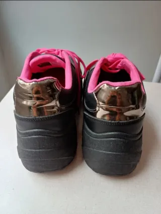 Zapatillas plataforma negras y rosas