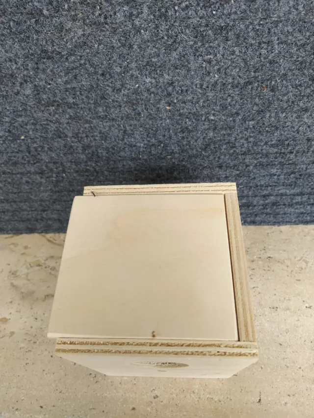 Nido per cocorite in legno