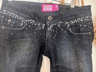 Pantalón vaquero Bershka negro con strass