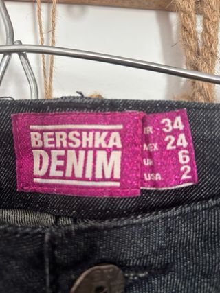 Pantalón vaquero Bershka negro con strass