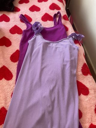 Dos vestidos morados