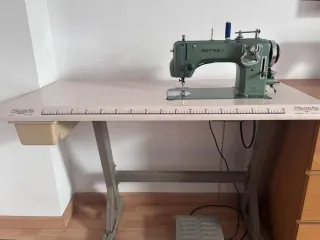 Máquina de coser Refrey 427 como nueva, impecable