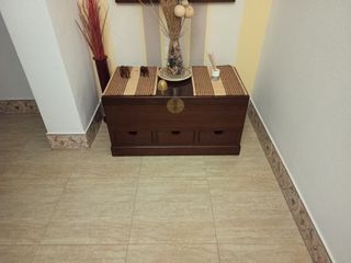 Baúl de madera con espejo