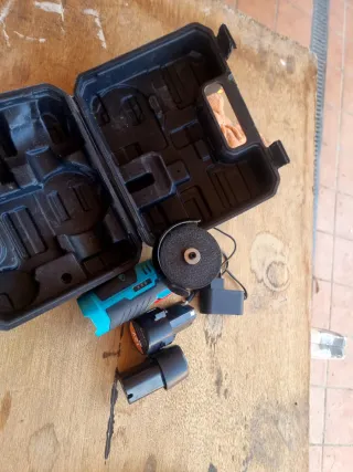 Amoladora a batería con maletín