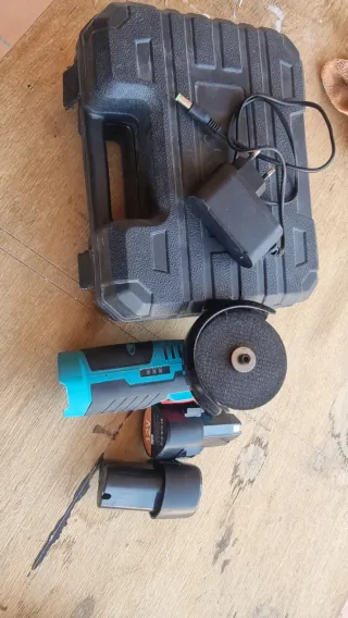 Amoladora a batería con maletín