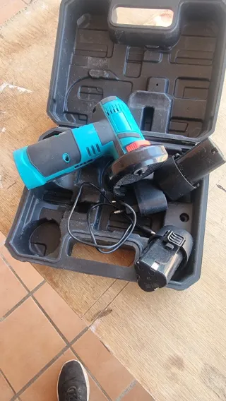 Amoladora a batería con maletín