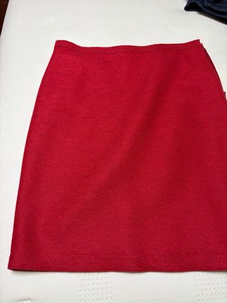 Falda tubo Carolina Herrera Talla 6 Roja