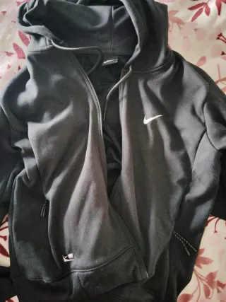 lote de jersey y Chaquetas Nike Talla M