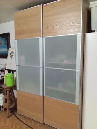 Armario puertas correderas madera y cristal