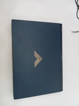 Portátil HP Victus Azul y Logo Plata