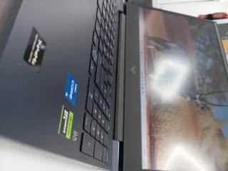 Portátil HP Victus Azul y Logo Plata