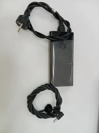 Portátil HP Victus Azul y Logo Plata