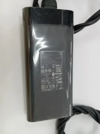 Portátil HP Victus Azul y Logo Plata